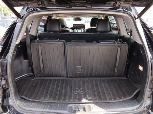 Used 2019 Toyota Highlander XLE AWD/4WD image 7