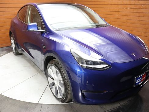 Used 2022 Tesla Model Y Long Range AWD/4WD image 19