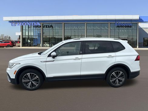 Used 2024 Volkswagen Tiguan Wolfsburg Edition AWD/4WD image 2