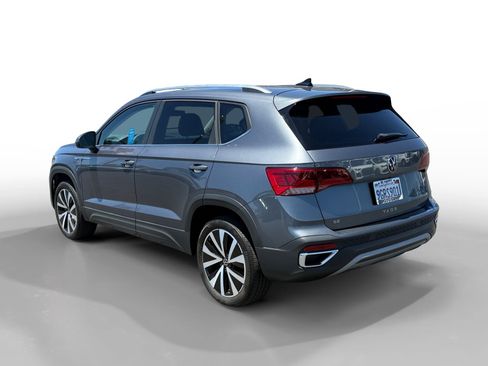 Used 2023 Volkswagen Taos SE FWD image 3