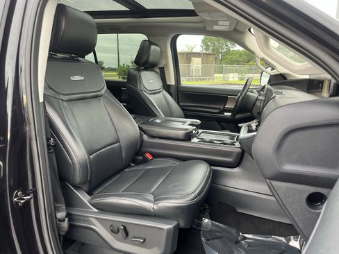 Used 2025 Ford Expedition Platinum AWD/4WD image 35
