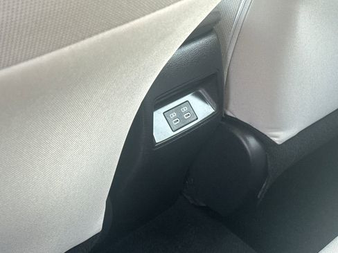 Used 2025 Toyota Corolla LE image 37