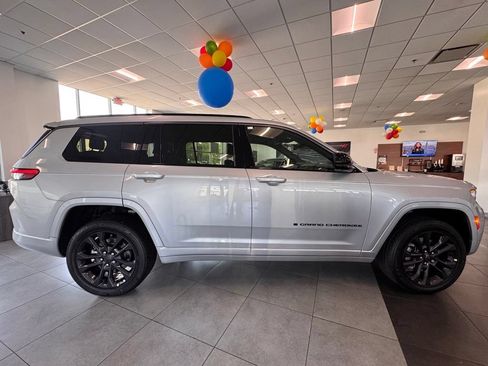 New 2026 Jeep Grand Cherokee L Limited AWD/4WD image 9
