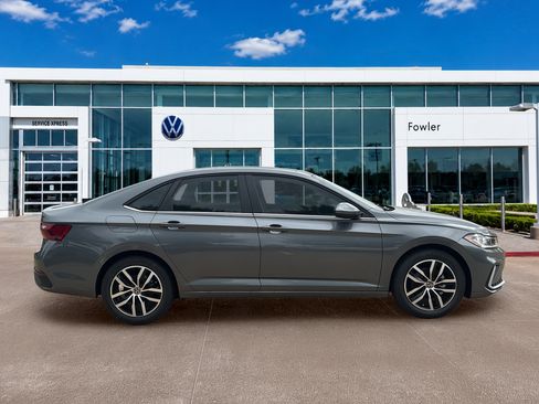 New 2026 Volkswagen Jetta SE FWD image 4