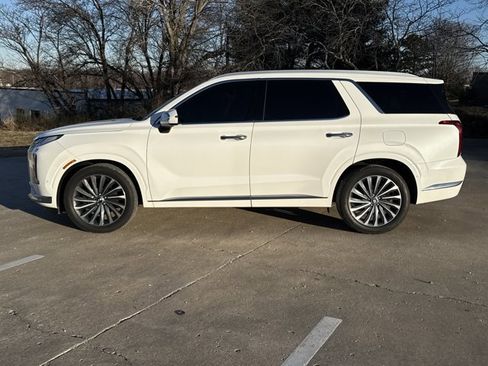Used 2024 Hyundai Palisade Calligraphy image 3