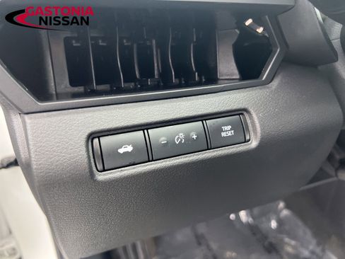 Used 2024 Nissan Altima 2.5 SV image 38