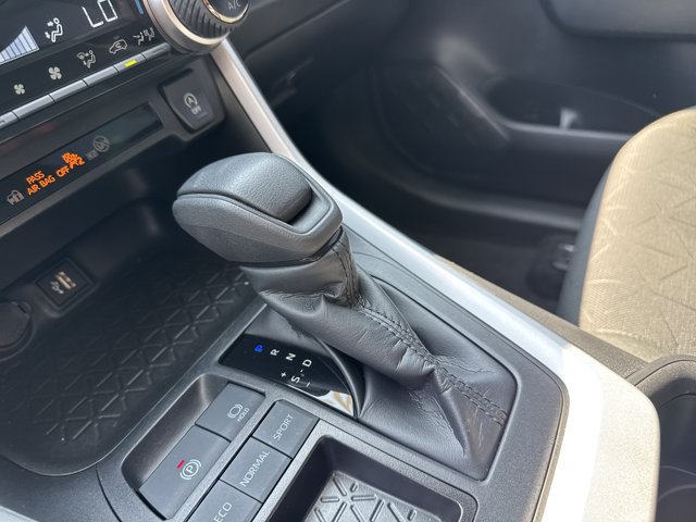 Used 2024 Toyota RAV4 XLE FWD image 32