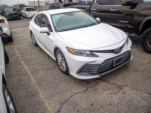 Used 2023 Toyota Camry LE image 6
