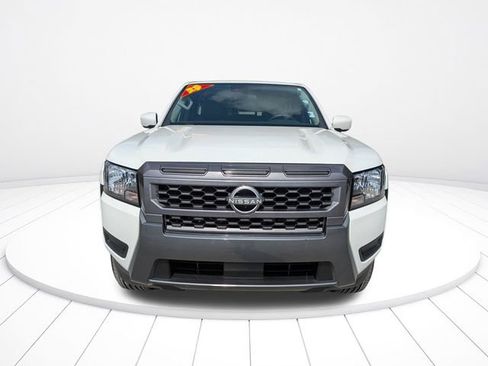 Used 2025 Nissan Frontier SV RWD image 9