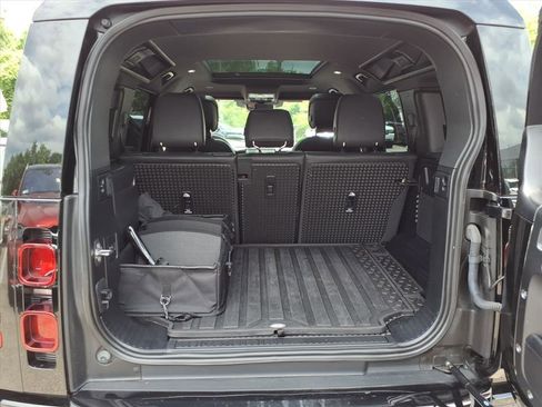 Certified 2025 Land Rover Defender 110 X-Dynamic SE AWD/4WD image 13