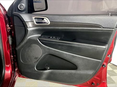 Used 2017 Jeep Grand Cherokee Altitude image 19