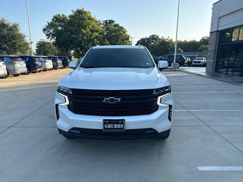Used 2024 Chevrolet Suburban RST RWD image 2