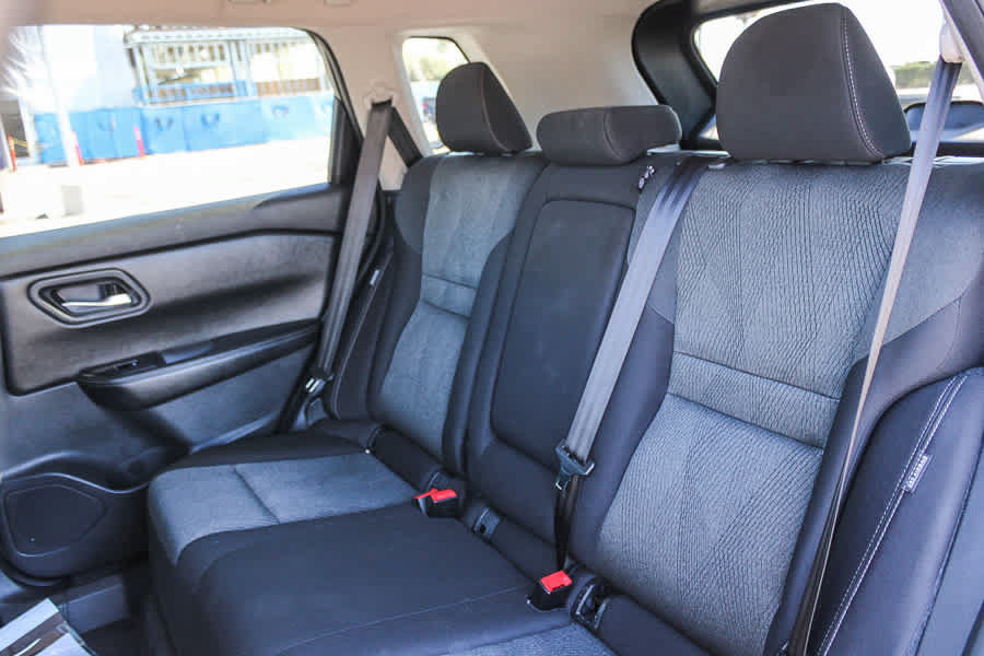Used 2025 Nissan Rogue SV FWD image 18