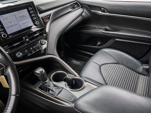 Used 2021 Toyota Camry SE FWD image 25