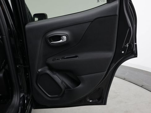 Used 2019 Jeep Renegade Sport w/ Sport Appearance Group FWD image 39