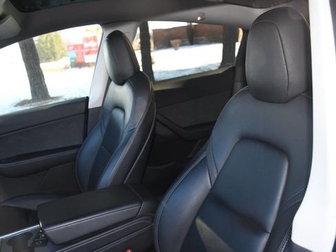 Used 2021 Tesla Model Y 2WD image 12