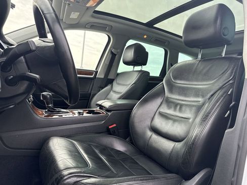 Used 2012 Volkswagen Touareg VR6 image 13