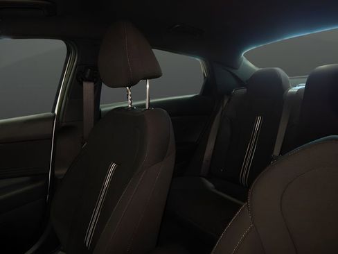 Used 2025 Hyundai Elantra Sport image 28