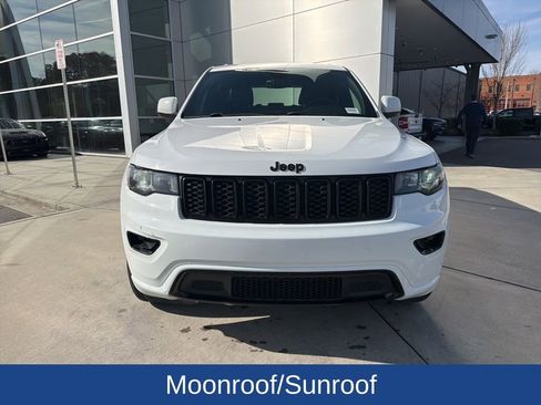 Used 2018 Jeep Grand Cherokee Altitude image 2