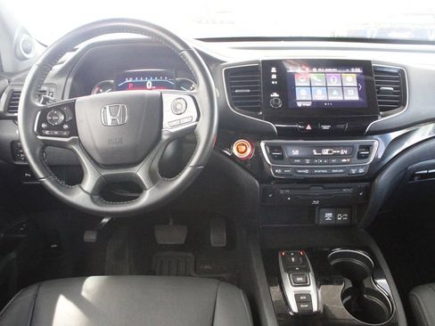 Used 2022 Honda Pilot Touring image 2