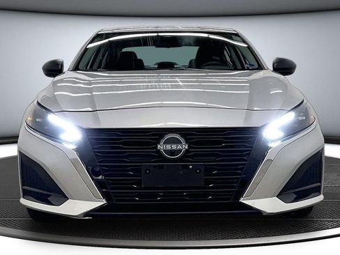 Used 2024 Nissan Altima 2.5 SV AWD/4WD image 2