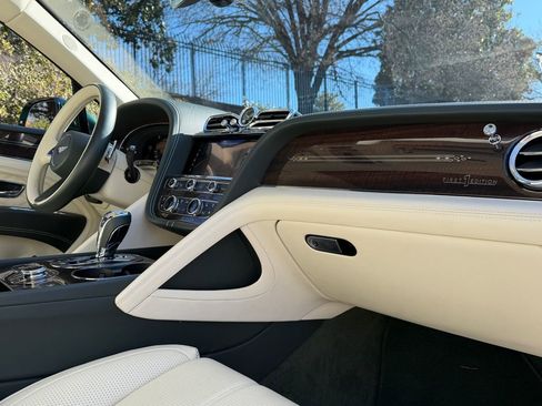 Used 2023 Bentley Bentayga Extended Wheelbase image 2