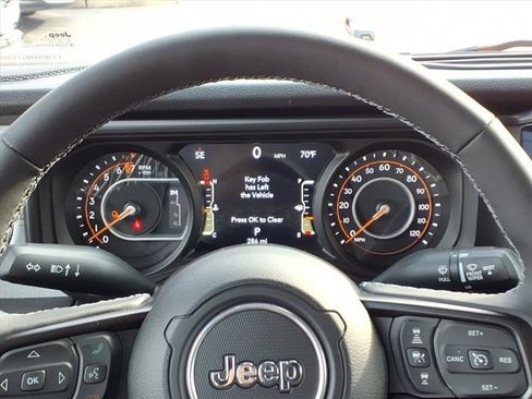 New 2025 Jeep Gladiator Sport image 12