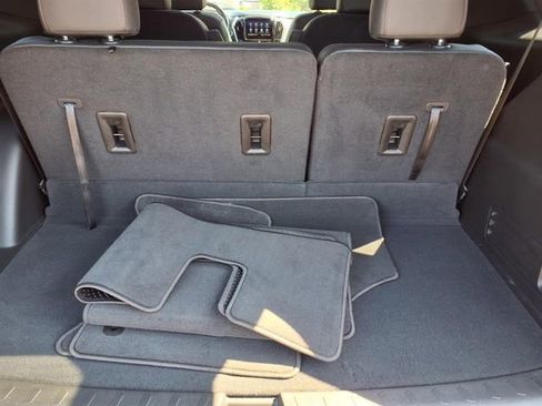 Used 2023 Chevrolet Traverse RS image 30