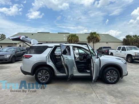 Used 2025 Nissan Pathfinder SV FWD image 19