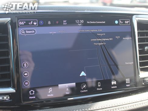 Used 2025 Chrysler Pacifica Limited image 18