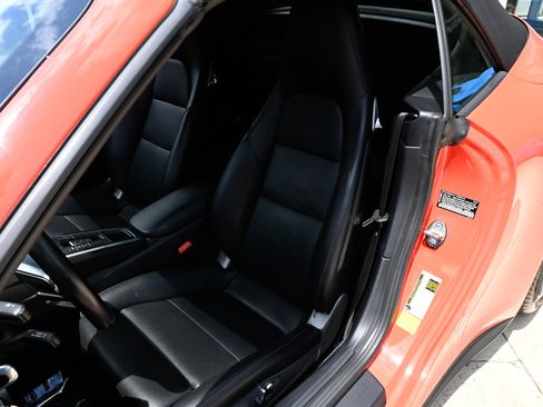 Used 2019 Porsche 911 Cabriolet image 19