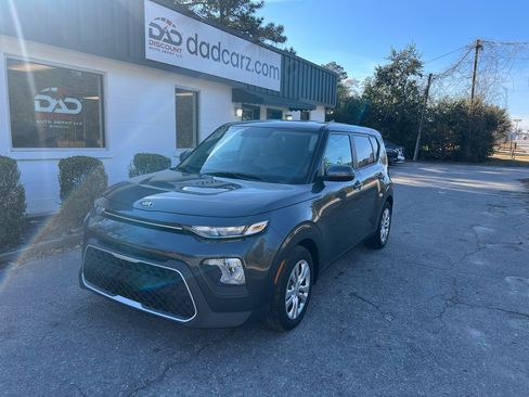Used 2021 Kia Soul LX image 1