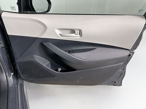 Used 2025 Toyota Corolla LE image 31