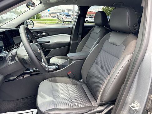Used 2024 Chevrolet Trax LT w/ Driver Confidence Package FWD image 21
