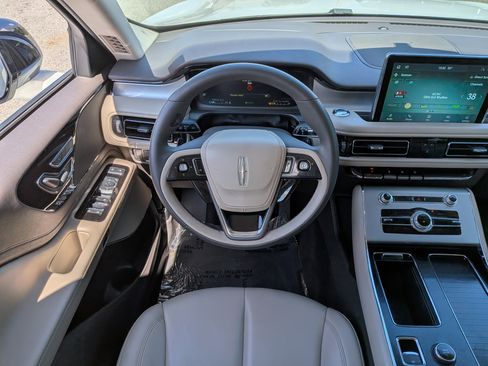 Used 2023 Lincoln Aviator 2WD w/ Premium Package image 18