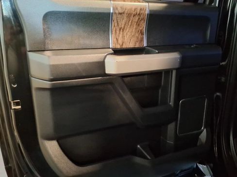 Used 2019 Ford F250 Lariat w/ Lariat Value Package AWD/4WD image 13
