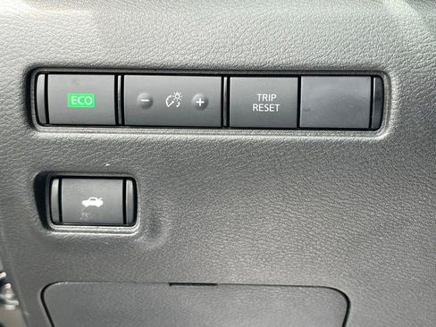 Used 2022 Nissan Sentra SV FWD image 12