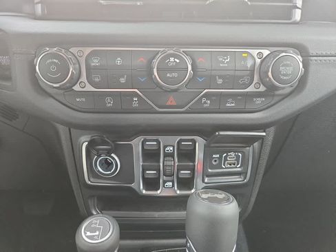 New 2026 Jeep Wrangler Unlimited Sahara AWD/4WD image 18