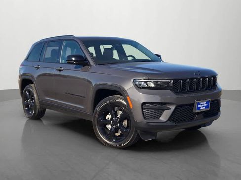 New 2025 Jeep Grand Cherokee Altitude image 8