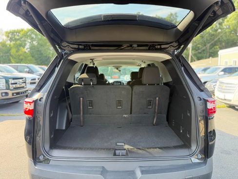 Used 2019 Chevrolet Traverse LT w/ LPO, Floor Liner Package AWD/4WD image 9