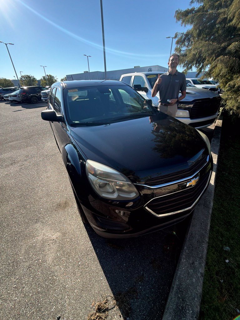 Used 2017 Chevrolet Equinox LS FWD image 2
