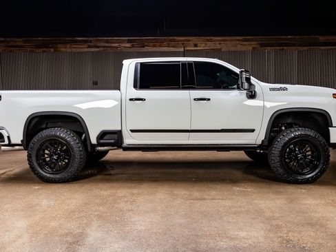 Used 2025 Chevrolet Silverado 2500 High Country w/ LPO, Dark Essentials Package image 11