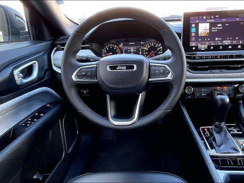 Certified 2023 Jeep Compass Latitude AWD/4WD image 4