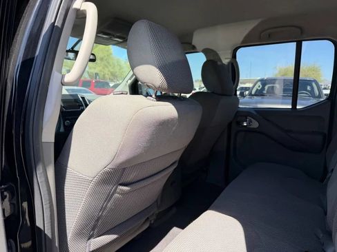 Used 2016 Nissan Frontier SV RWD image 21