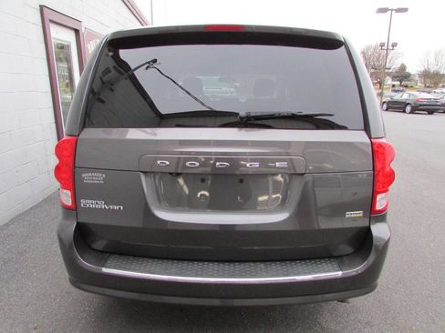 Used 2018 Dodge Grand Caravan SE w/ UConnect Hands-Free Group image 3