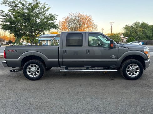 Used 2012 Ford F250 Lariat w/ Lariat Interior Pkg AWD/4WD image 6