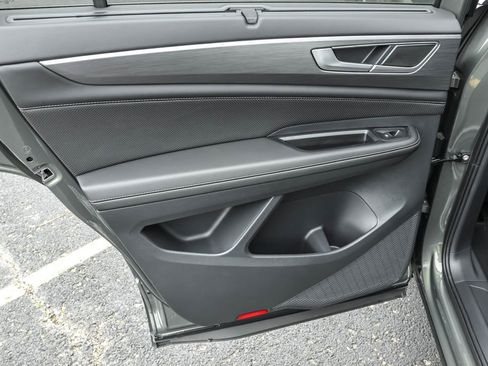 Used 2025 Volkswagen Atlas Cross Sport SE image 24