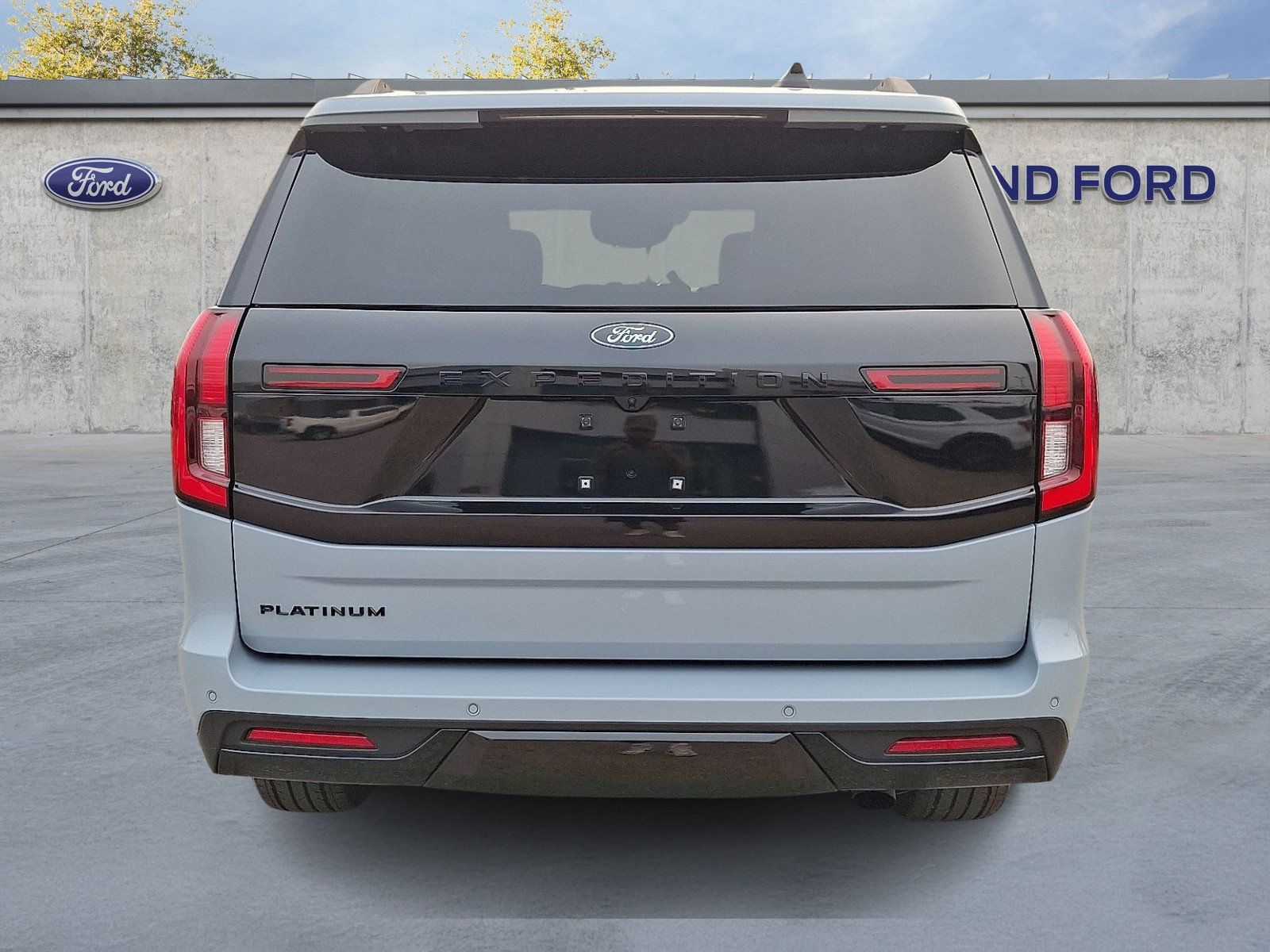 Certified 2025 Ford Expedition Platinum w/ Stealth Appearance Package AWD/4WD image 5