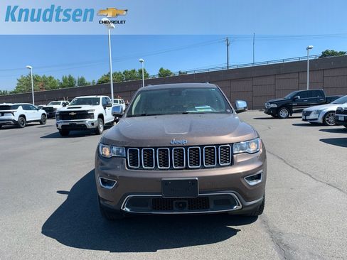 Used 2018 Jeep Grand Cherokee Limited AWD/4WD image 2