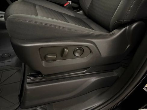 Used 2023 Chevrolet Silverado 1500 Custom AWD/4WD image 31